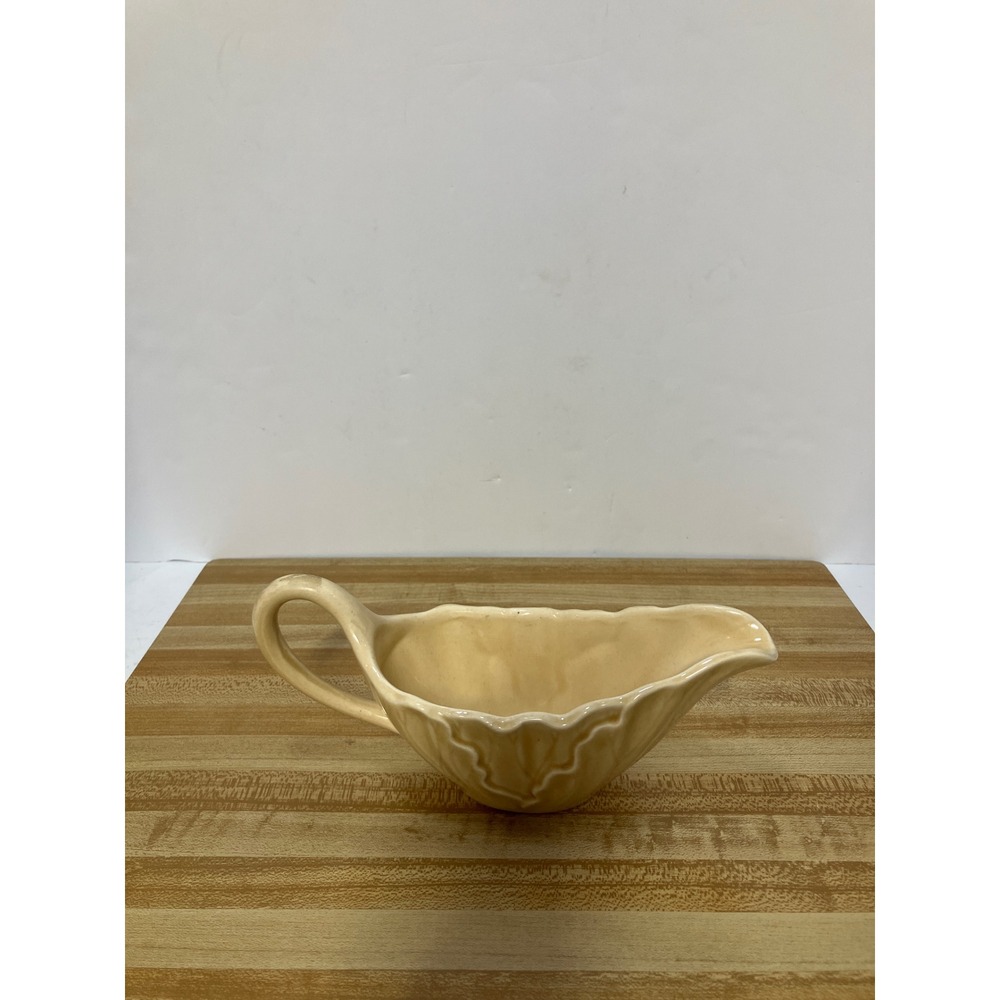 Vintage Cream Ceramic Leaf Shaped Gravy Boat Sauce Dish with‎ Handle Elegant